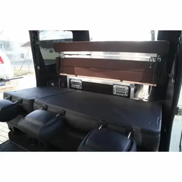 De camperbox van QUQUQ genaamd G-Box binnenkant auto