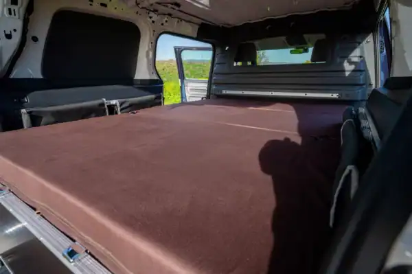 Het ligbed van de QUQUQ camperbox genaamd BusBox