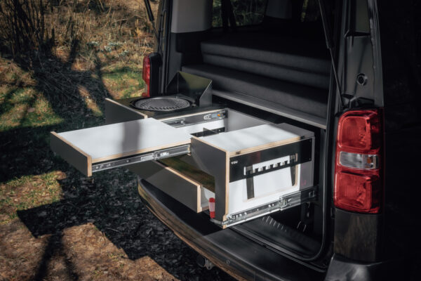 Moiebox Camperbox van Visu uitgeklapte keukenmodule
