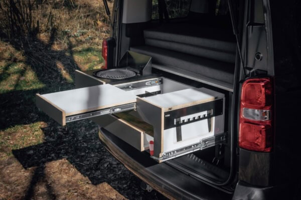 Moiebox Camperbox van Visu uitgeklapte keukenmodule