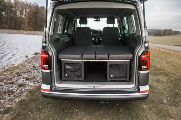 Sitka Camperbox van Visu foto van achterkant voertuig met de camperbox