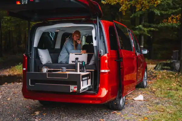 Moie Camperbox van Visu uitgeklapte camperbox en goed zicht op zitgedeelte