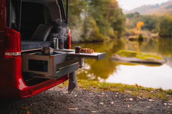 Moie Camperbox van Visu uitgeklapte keukenmodule