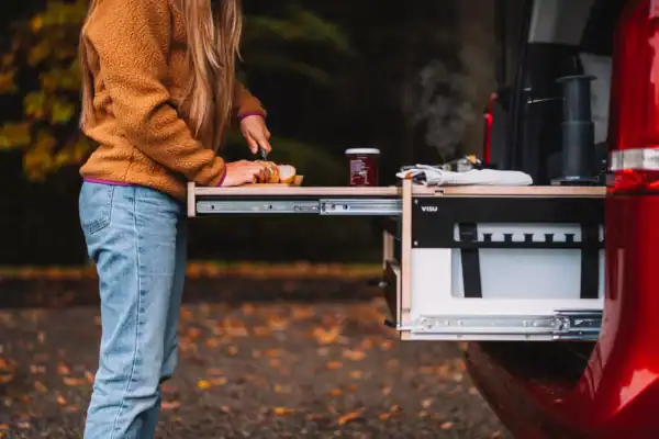 Moie Camperbox van Visu uitgeklapte keukenmodule close up