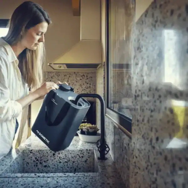 Dometic GO watertank 11L -glacier stockfoto in gebruik