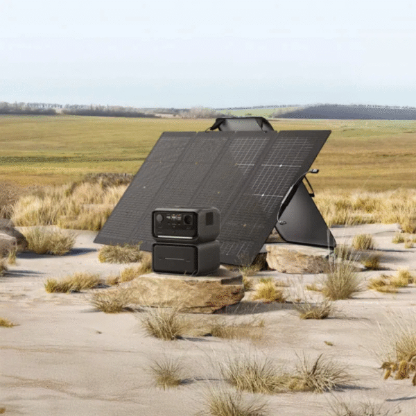 EcoFlow EB600 Extra Battery aangesloten op draagbaar zonnepaneel tijdens opladen buiten