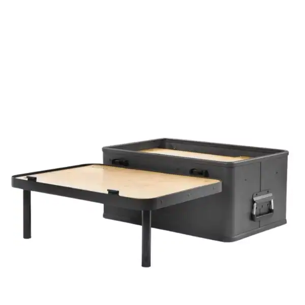 Geopende box met deksel als tafel