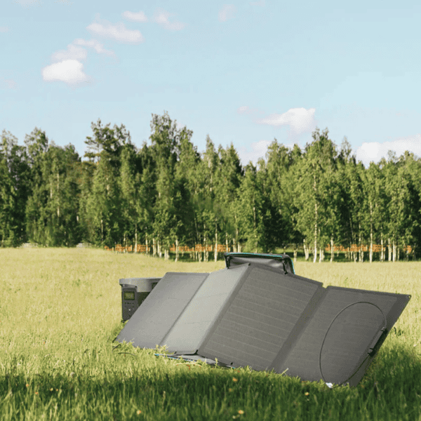 EcoFlow zonnepaneel in gebruik op campinglocatie