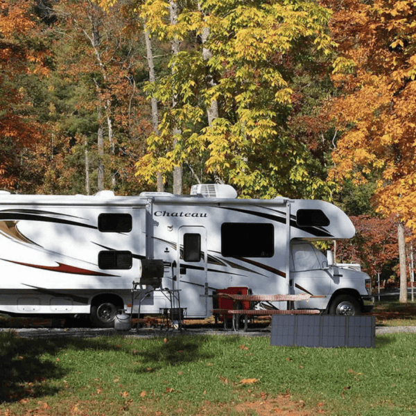 EcoFlow zonnepaneel in gebruik op campinglocatie