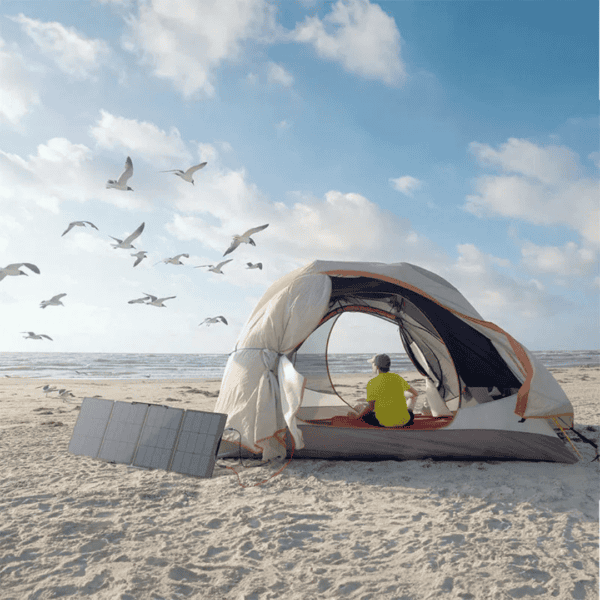 EcoFlow 110W opvouwbaar zonnepaneel in buitenomgeving met direct zonlicht