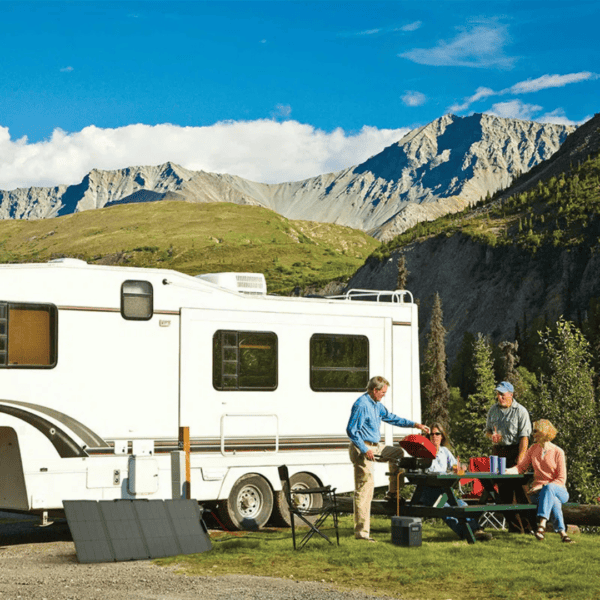 EcoFlow zonnepaneel in gebruik op campinglocatie