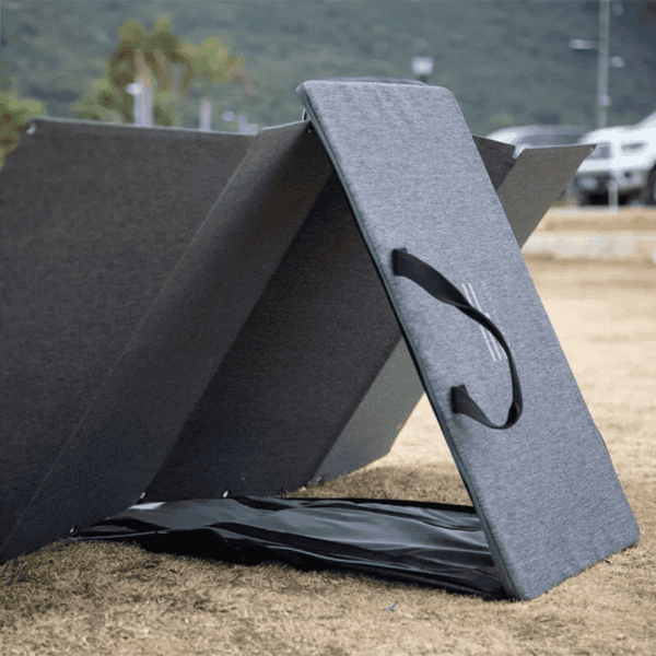 EcoFlow zonnepaneel opgevouwen in draagtas