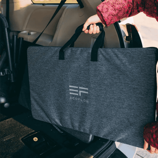 EcoFlow zonnepaneel opgevouwen in draagtas