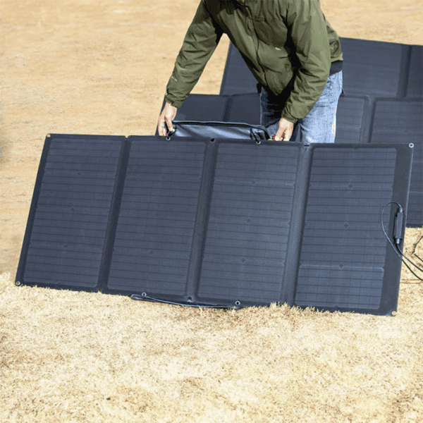 EcoFlow zonnepaneel in gebruik tijdens kampeervakantie