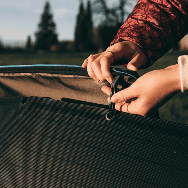 EcoFlow zonnepaneel in gebruik tijdens kampeervakantie