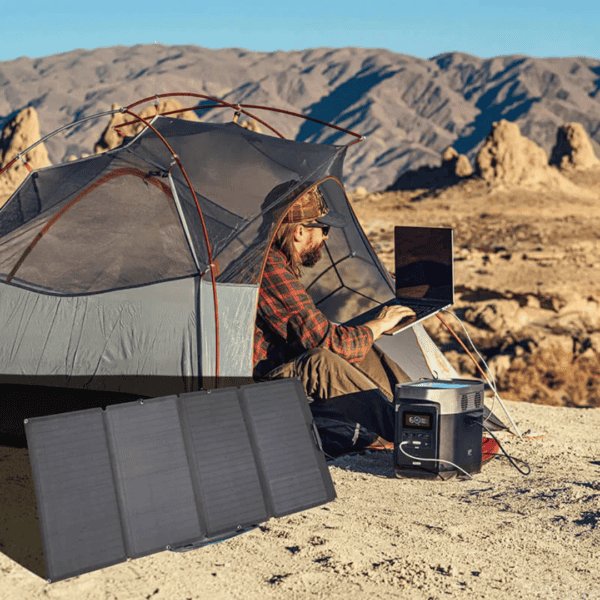EcoFlow zonnepaneel in gebruik tijdens kampeervakantie
