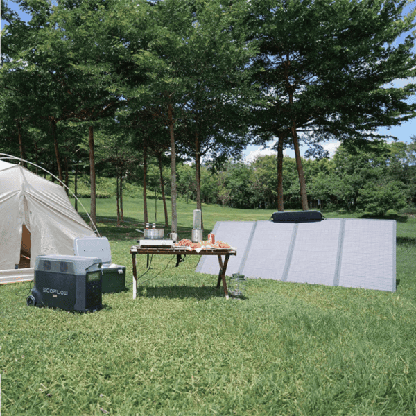 EcoFlow 400W zonnepaneel laadt draagbare Power Station op in zonlicht