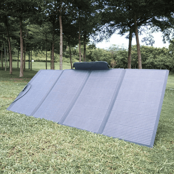 EcoFlow 400W zonnepaneel laadt draagbare Power Station op in zonlicht