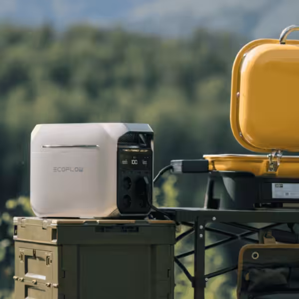 DELTA 3 Plus Power Station in gebruik tijdens een kampeertrip