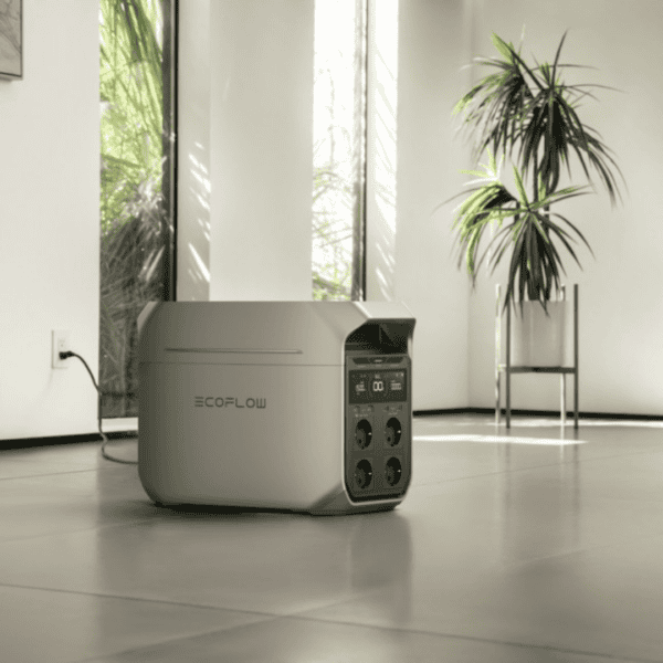 EcoFlow DELTA 3 Plus Power Station opgeladen via stopcontact in een woonomgeving