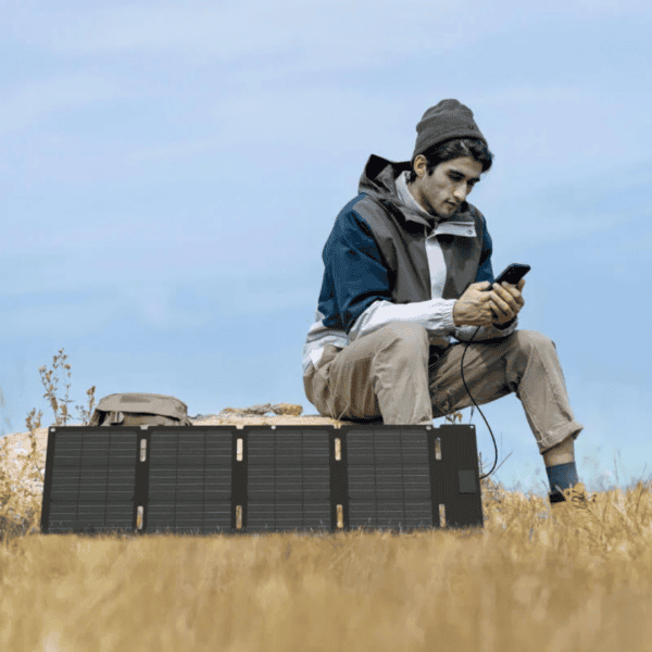 EcoFlow UPS bundel aangesloten tijdens kamperen in de natuur