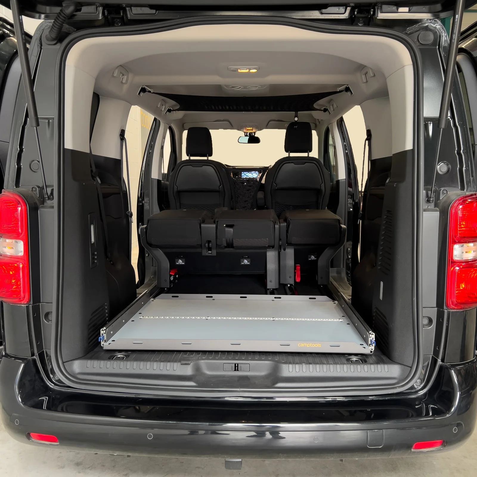 CampTools Peugeot Traveller uitschuiflade productfoto 2